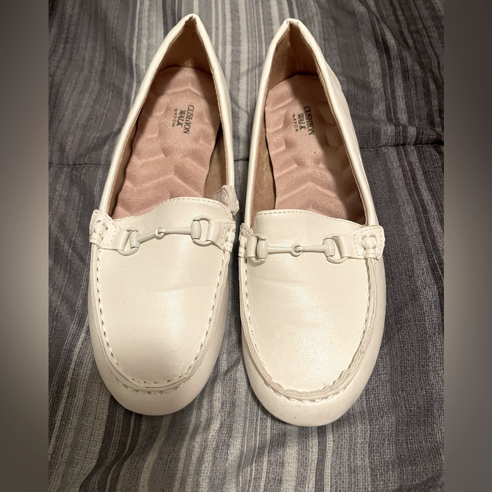 Avon Cushion Walk loafers , White , Size: 7 in women’s